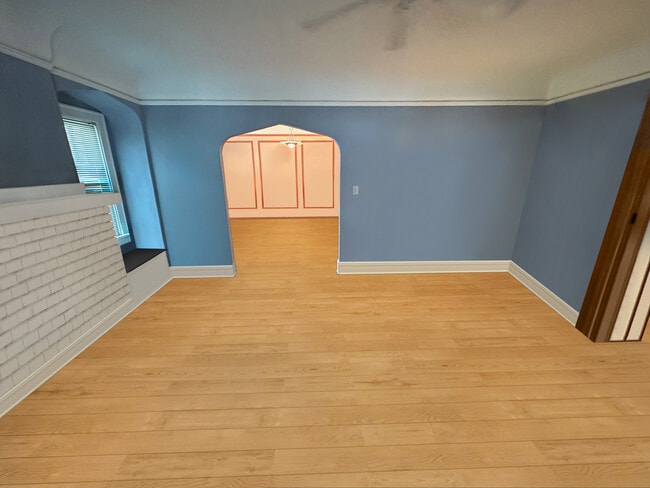 LIVING ROOM - 2542 Kendall Ave