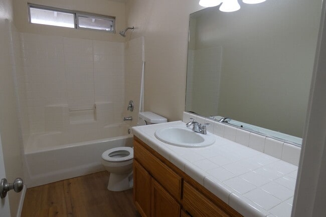 Foto del edificio - HOUSE FOR RENT