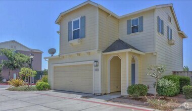 Building Photo - 680 Gardenia Pl