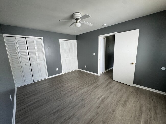 Foto del edificio - ONE BEDROOM APARTMENT COMING AVAILABLE! NO...