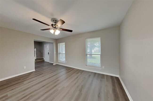 Foto del edificio - 8407 Sunny Ridge Dr