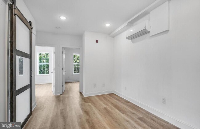Foto del edificio - 2046 E Huntingdon St