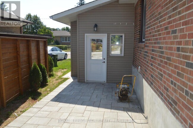 Photo du bâtiment - 36 Electro Rd