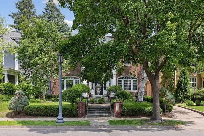 Building Photo - 1785 Dupont Ave S