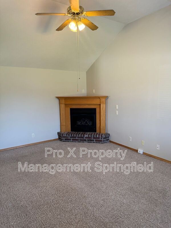 Building Photo - 3807 W Montclair