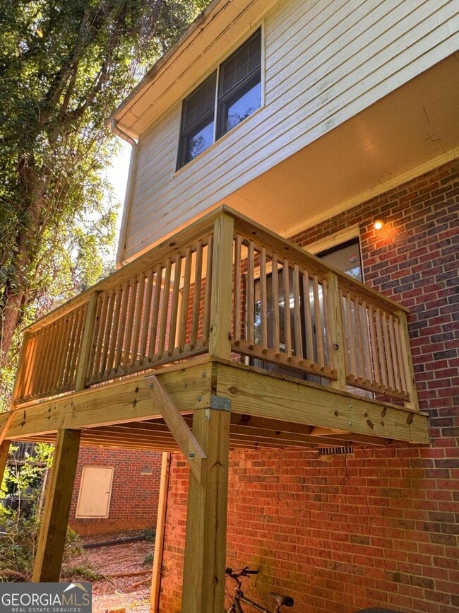 Building Photo - 170 Northview Dr