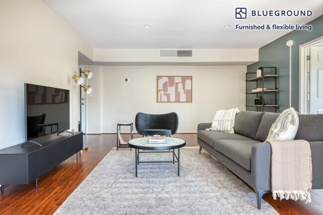 Building Photo - 5140 White Oak Ave