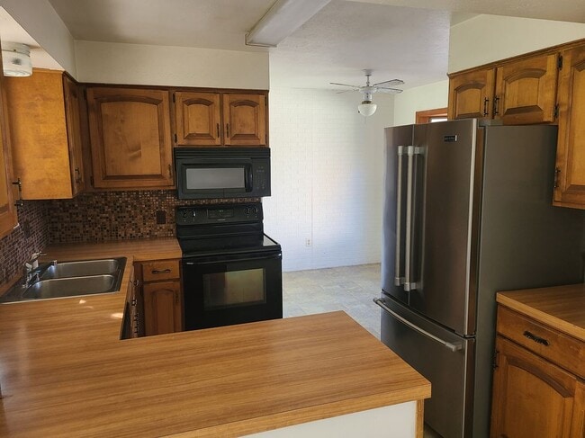 Foto del edificio - 236 Cypress Cir