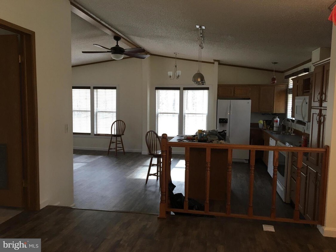 Primary Photo - 39825 Persimmon Creek Rd