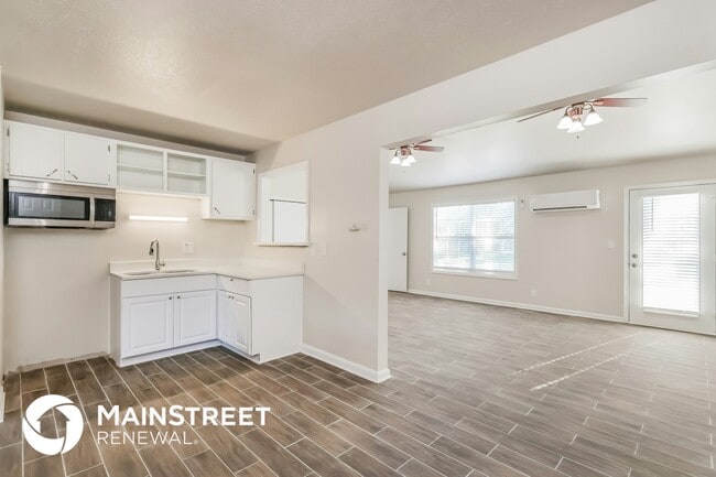 Building Photo - 10795 Millers Ln