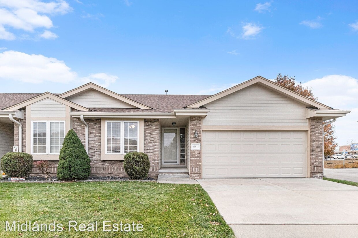 2 br, 2 bath House 16617 Drexel St House Rental in Omaha, NE