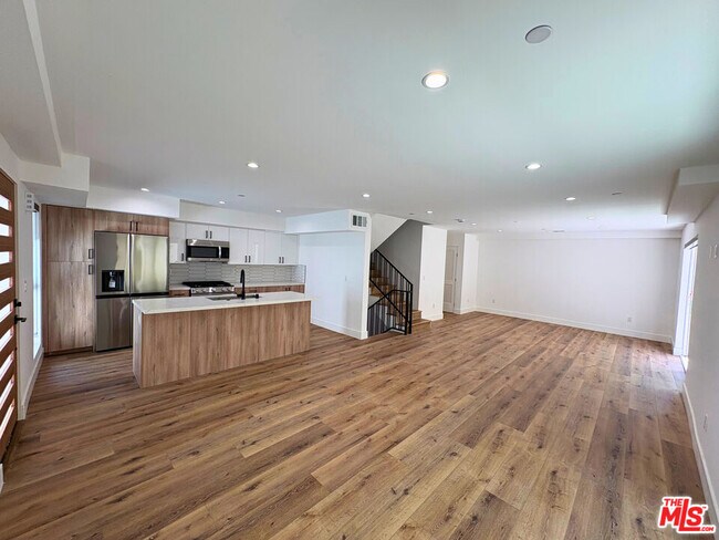 Foto del edificio - 4454 Clinton St