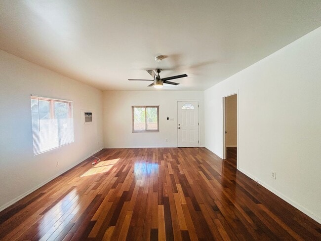 Foto del edificio - 1400SilverLakeBlvd