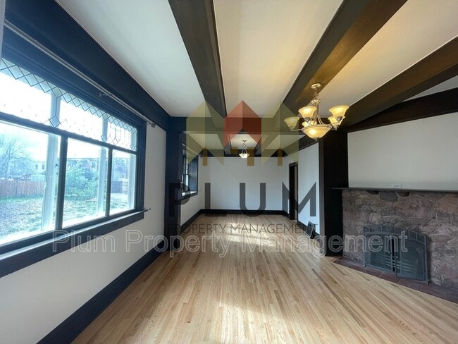 Foto del edificio - 229 S 2nd St W