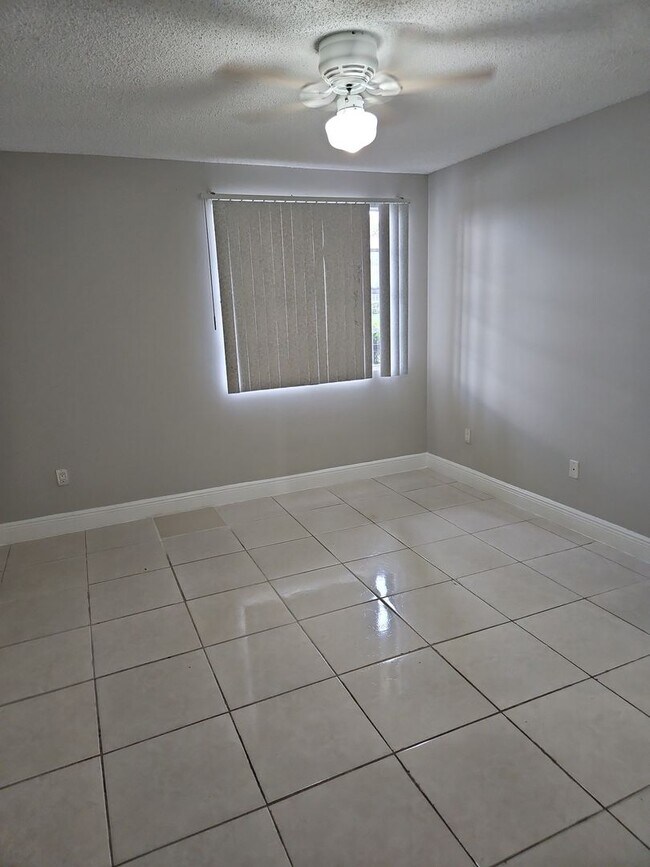 Foto del edificio - Pretty 1/1 in Gated Community w/Awesome Am...