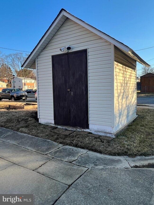 Building Photo - 829 Southridge Rd