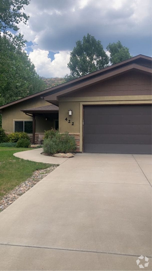 Building Photo - 422 Horse Thief Ln