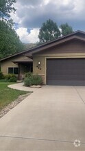 Building Photo - 422 Horse Thief Ln