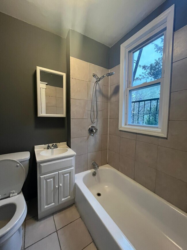 Foto del edificio - 164 Clendenny Ave