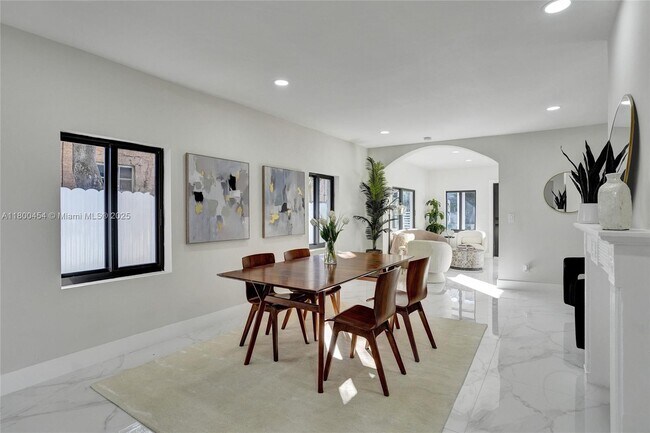 Foto del edificio - 7943 NW 6th Ave