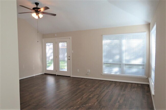 Foto del edificio - 1018 Western Springs Dr