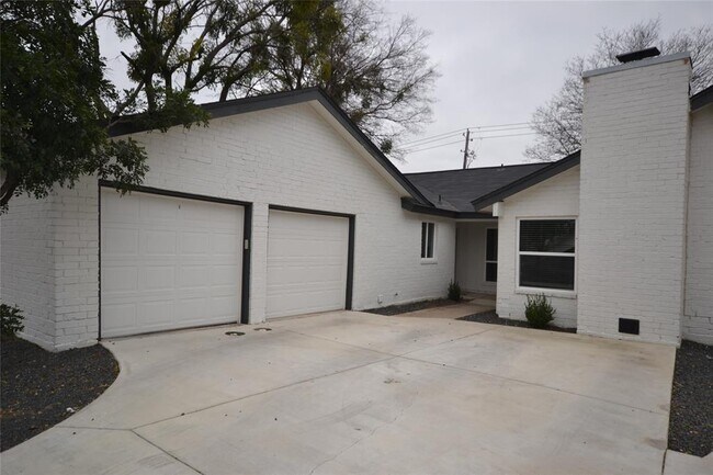 Building Photo - 5205 Purple Sage Dr