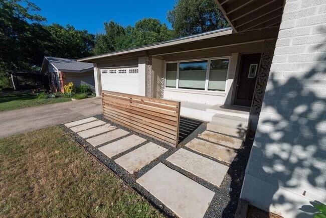 Building Photo - 2320 Westrock Dr