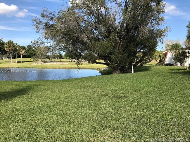 Building Photo - 16541 Country Club Crescent