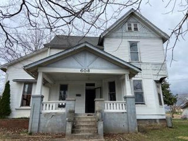 Building Photo - Victorian Style Home - $490 Month / $800 Down