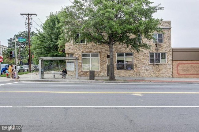 Building Photo - 936 Madison St NW