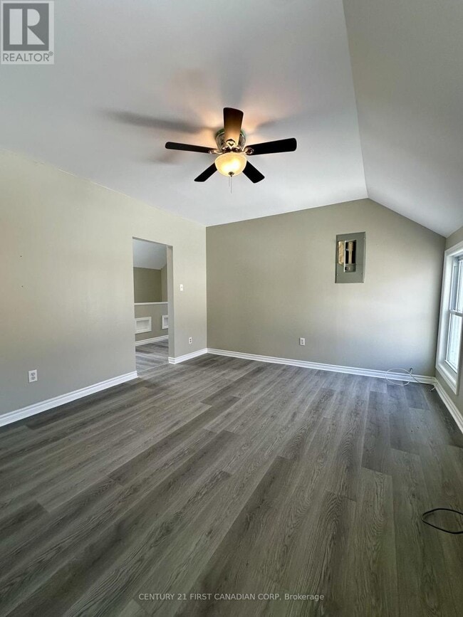 Building Photo - 35 Inkerman St