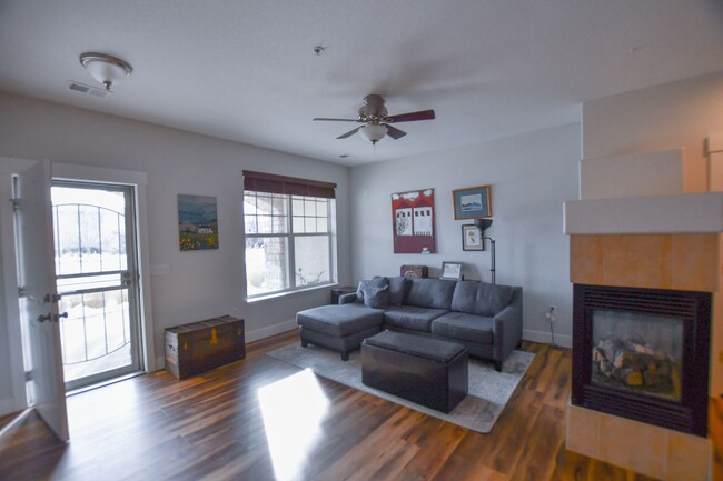 Building Photo - Beautiful Central Park Condo!