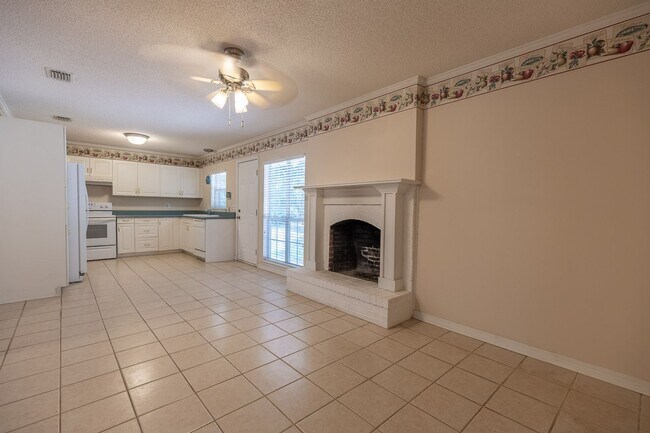 Foto del edificio - Charming 3-Bedroom Home in the Heart of Da...
