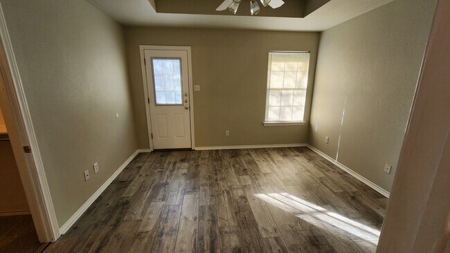 Building Photo - 2016 Lee Dr