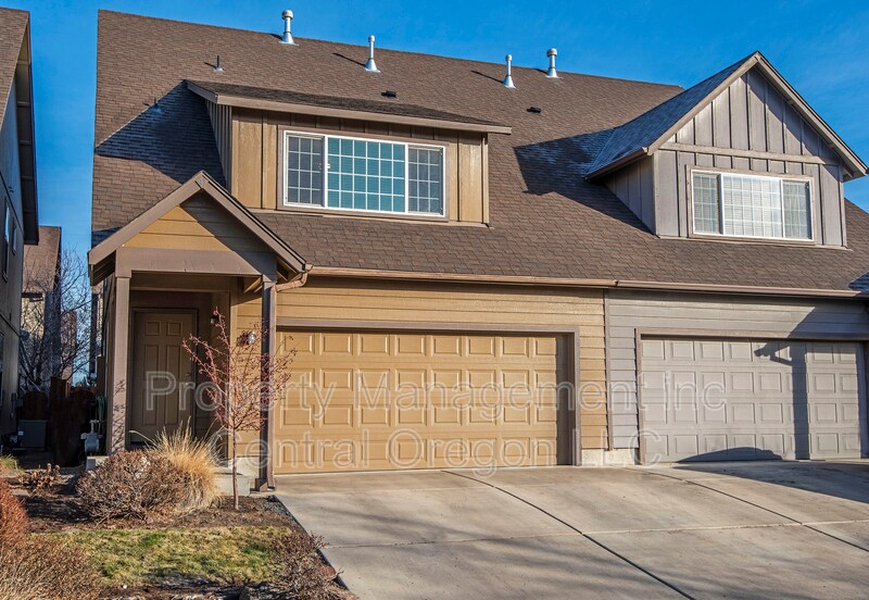 2807 SW Indian Cir, Redmond, OR 97756 Townhome Rentals in Redmond OR