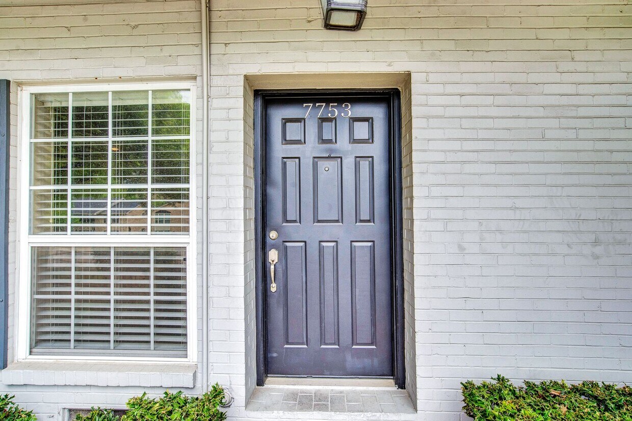 Foto principal - A must see Dallas Condo!