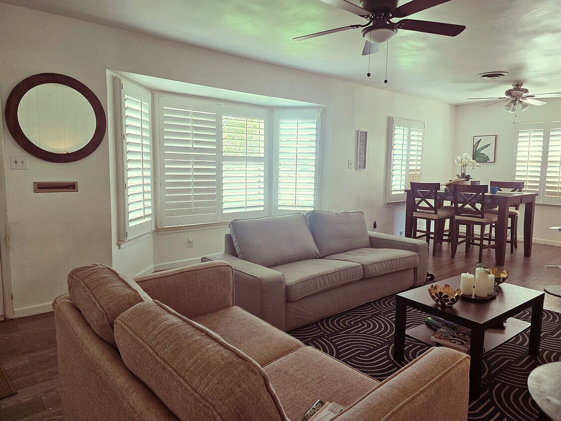Foto principal - 2420 Bowen St