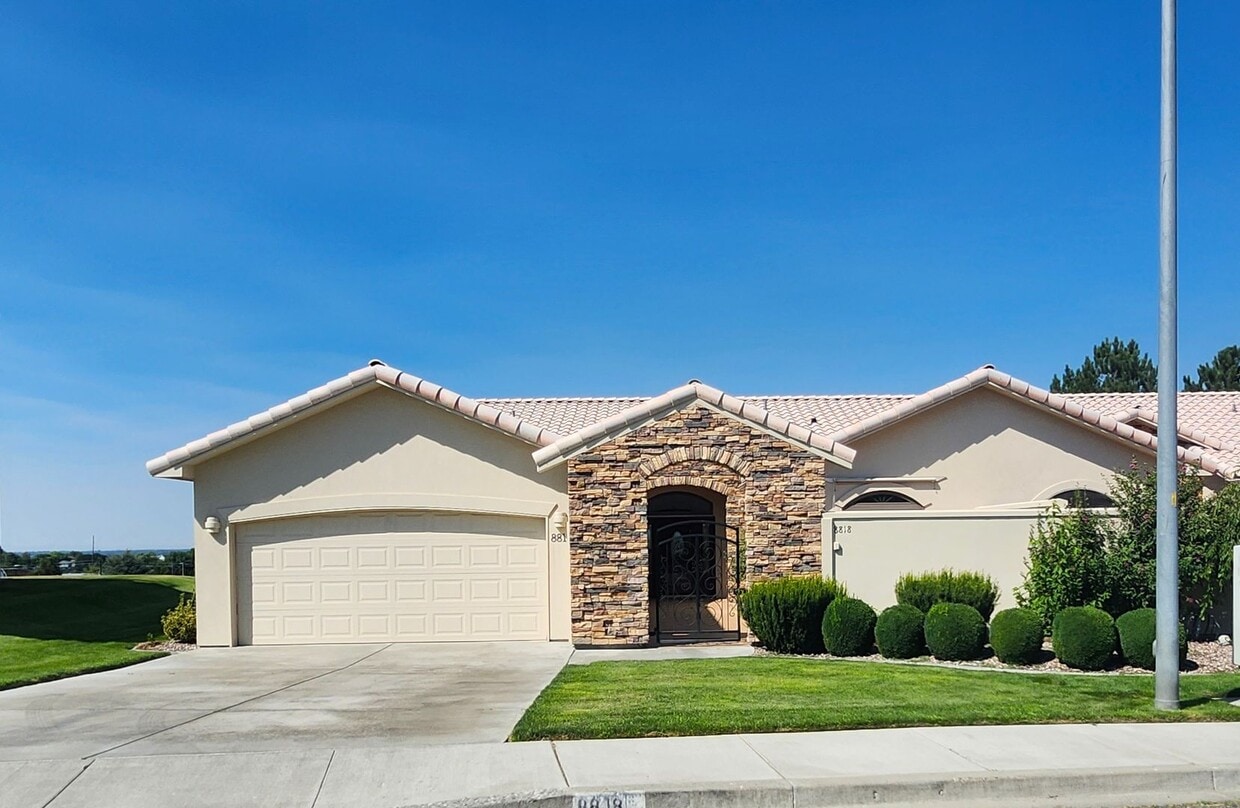 Foto principal - Tuscan-Style Townhome for Rent – Prime Ken...