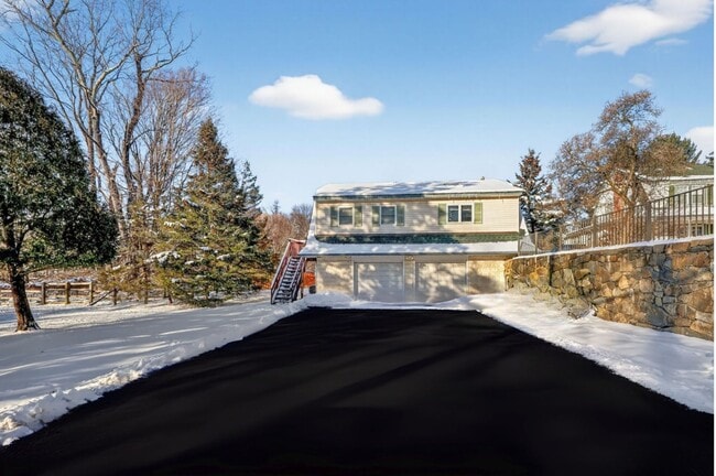 Building Photo - 23a Rosman Rd.