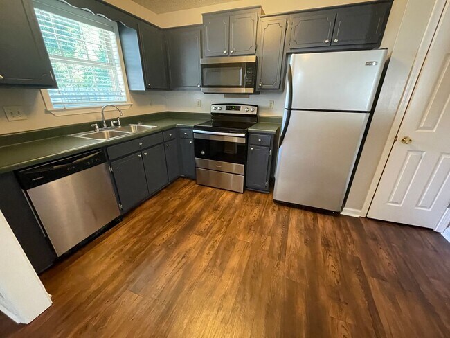 Foto del edificio - 1004 Creekside Pl