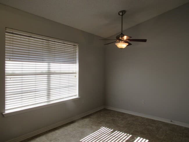 Building Photo - Four bedroom home in Gulf Breeze!