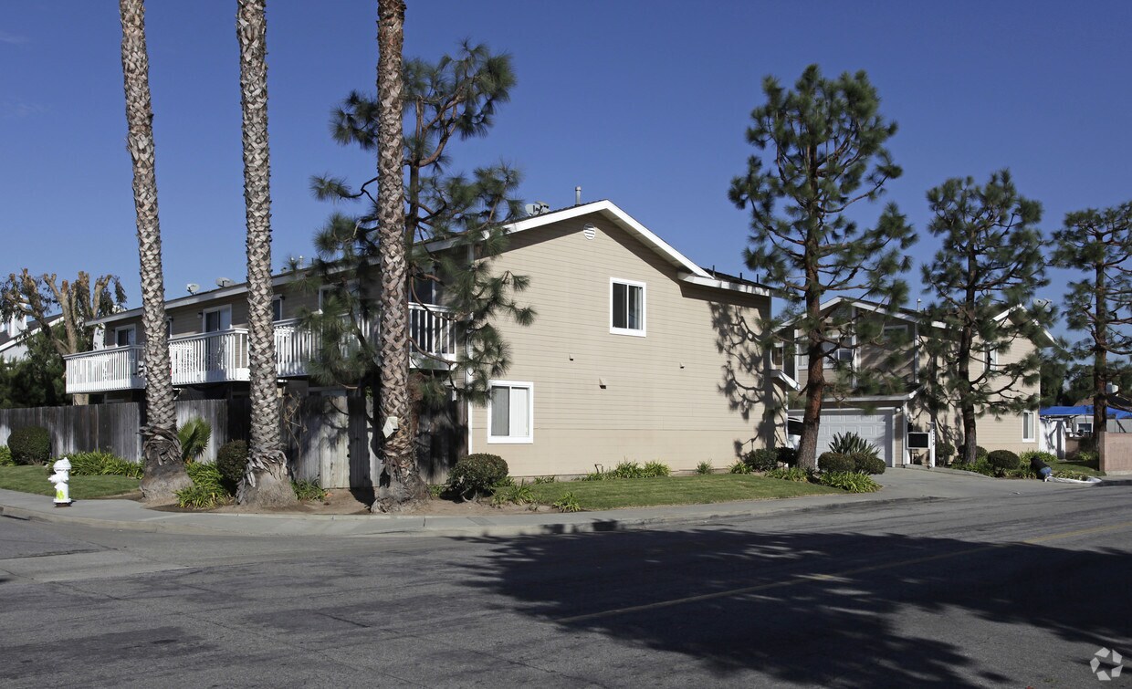 Primary Photo - 2229 Elden Ave