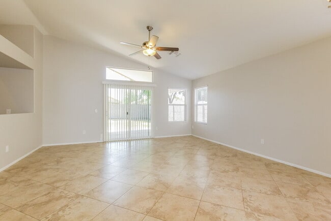 Building Photo - 10435 W Medlock Dr