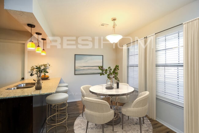 Building Photo - 850 Coopers Hawk Dr