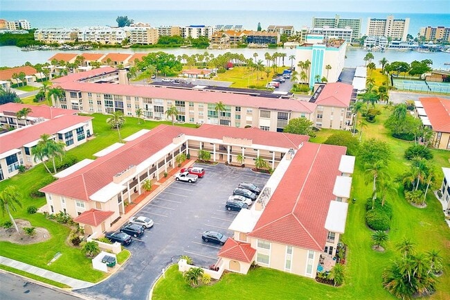 Foto del edificio - 10280 Imperial Point Dr W