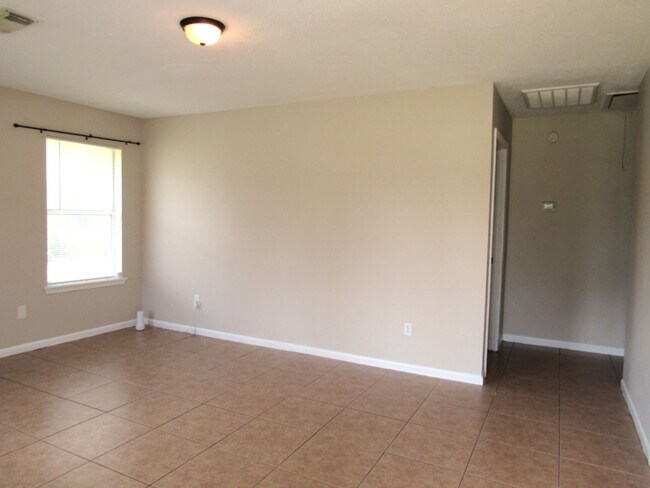 Foto del edificio - 2 Bedroom 1 bath home located in Dayton