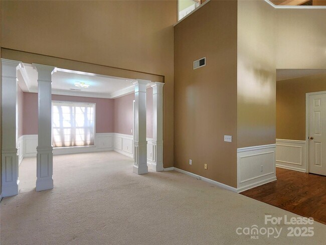 Building Photo - 7533 Lady Bank Dr