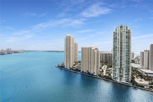 Foto del edificio - 325 S Biscayne Blvd