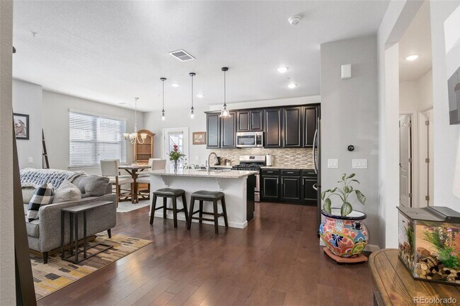 Foto del edificio - Gorgeous ground level Condo with Detached Garage | Pets Welcome | Detached Garage Included