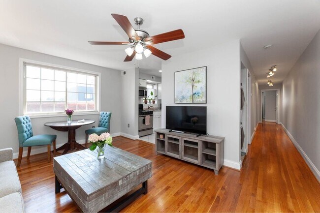 Living room - 718 Park Rd NW